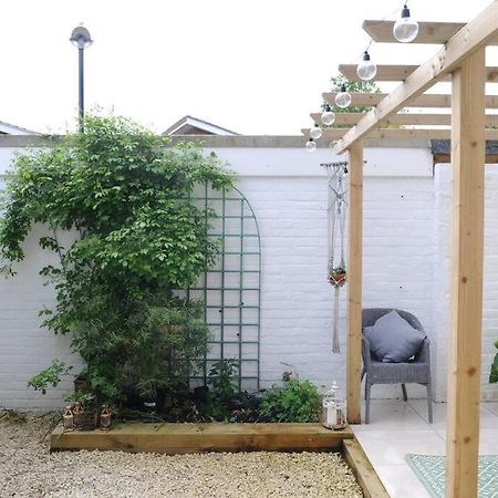 Light Filled Mid- Century 3 Bed Cottage In Dulwich 런던 외부 사진