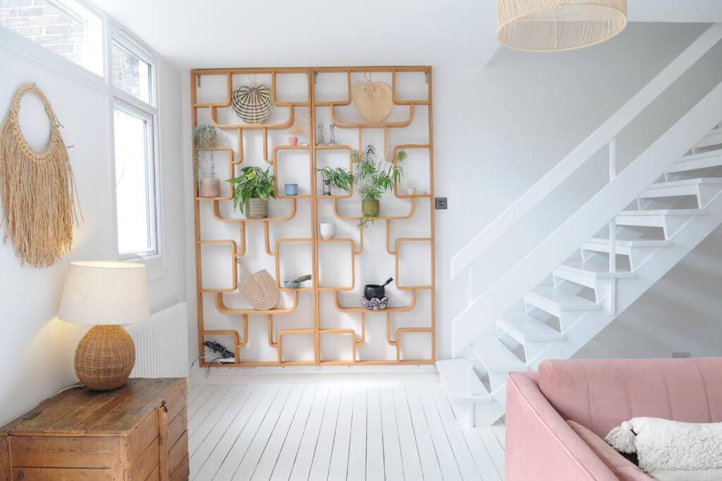 Light Filled Mid- Century 3 Bed Cottage In Dulwich 런던 외부 사진
