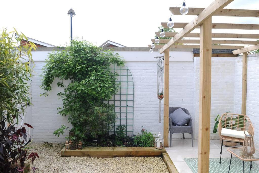 Light Filled Mid- Century 3 Bed Cottage In Dulwich 런던 외부 사진
